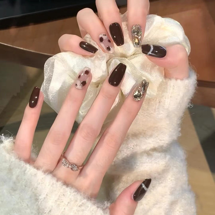 Creative Gel-Nails with Elegant Accents Stornfield
