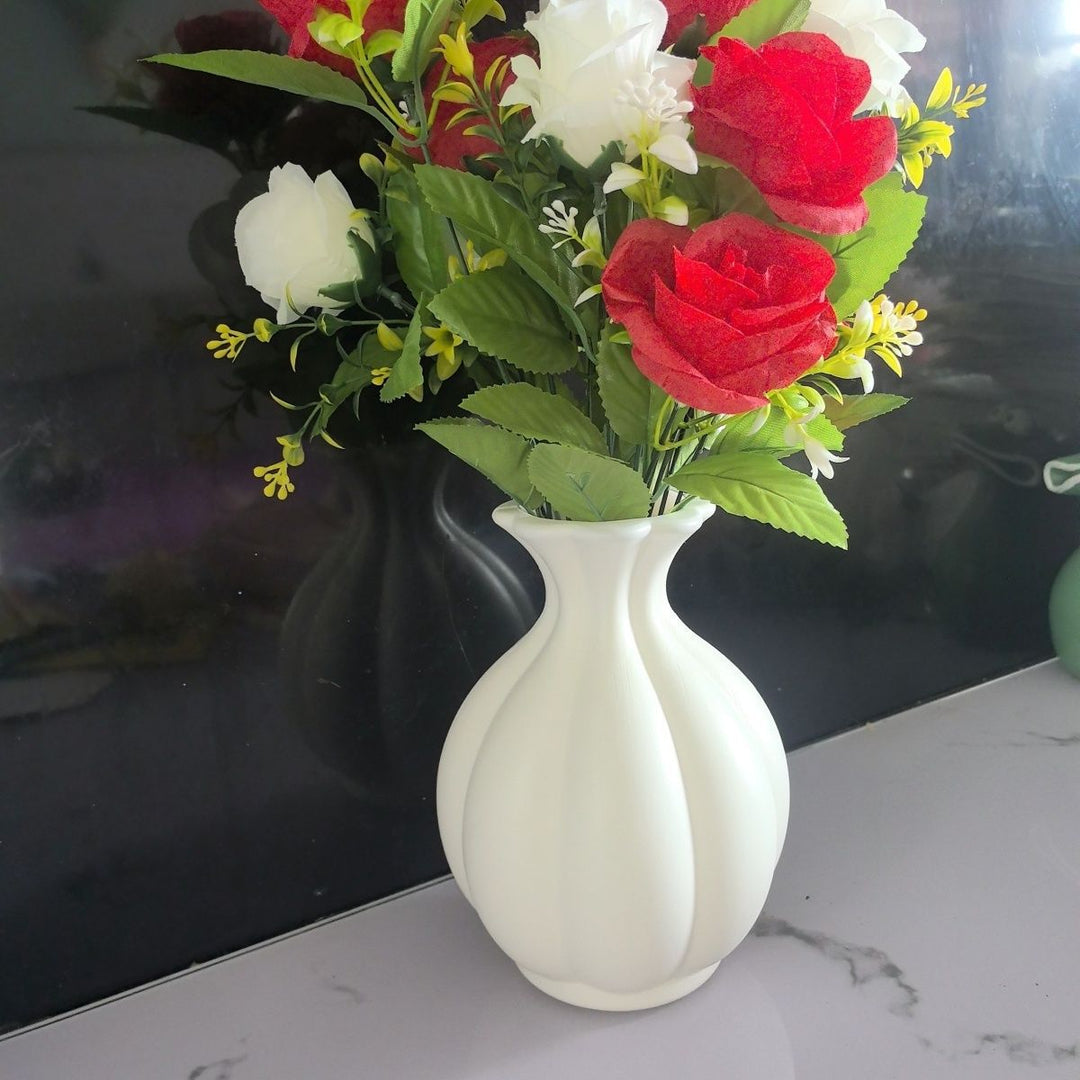 Elegant Sculpted Decorative Vase Stornfeild