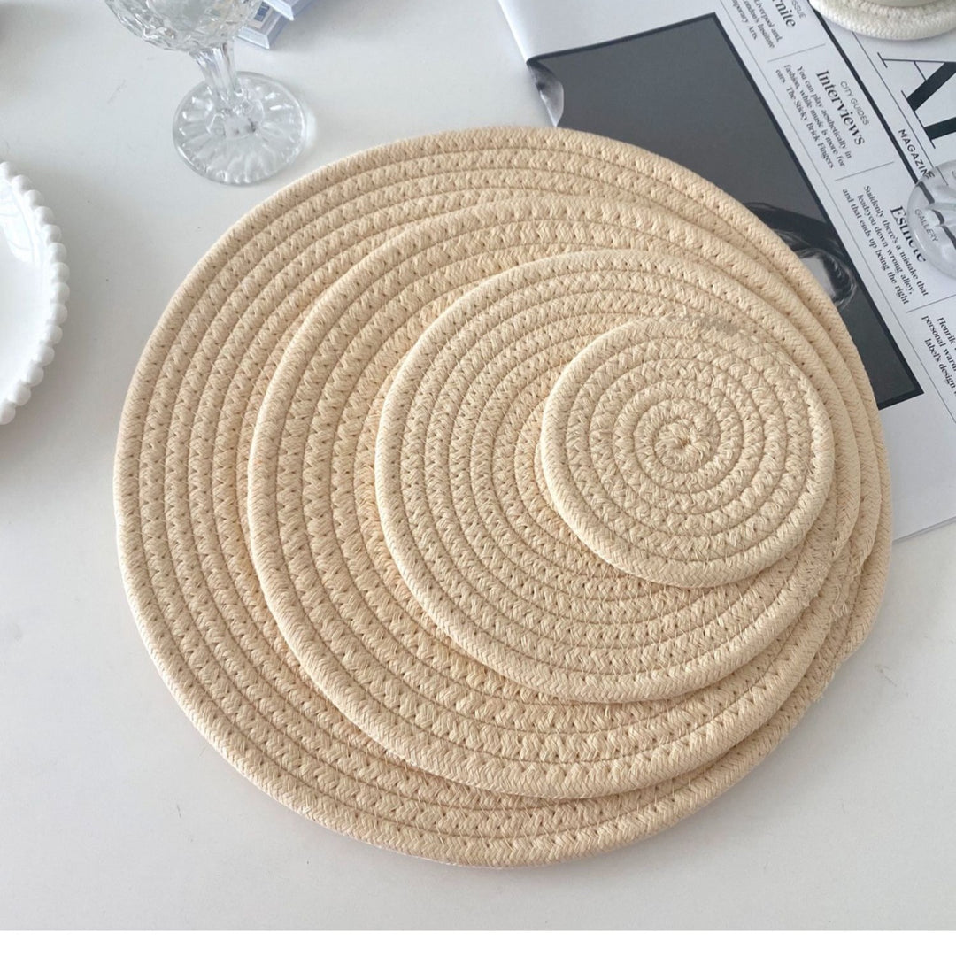 Ladies round placemats made of high-quality natural material Stornfield