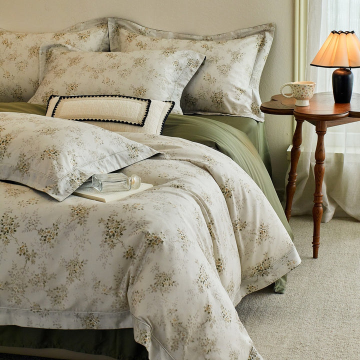 Luxurious cotton satin bed linen set with millefleurs floral pattern and fine piping