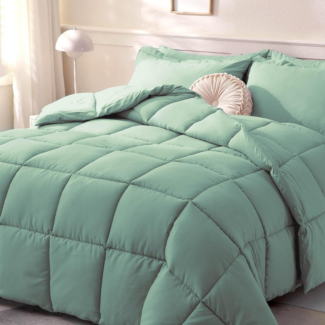 Ultra-Soft Premium All-Season Comforter Stornfield