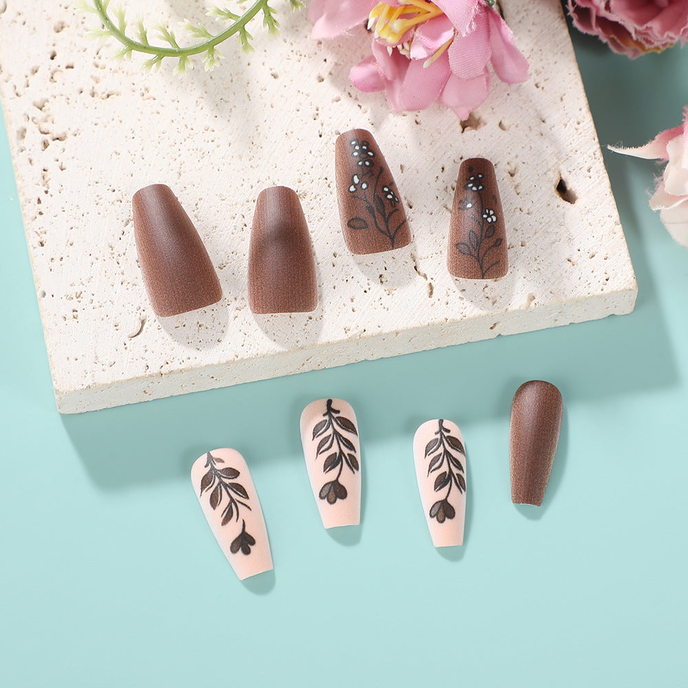 Artificial nails in an elegant and natural design Stornfield