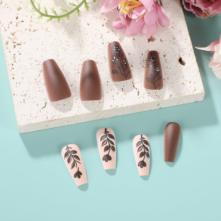 Artificial nails in an elegant and natural design Stornfield