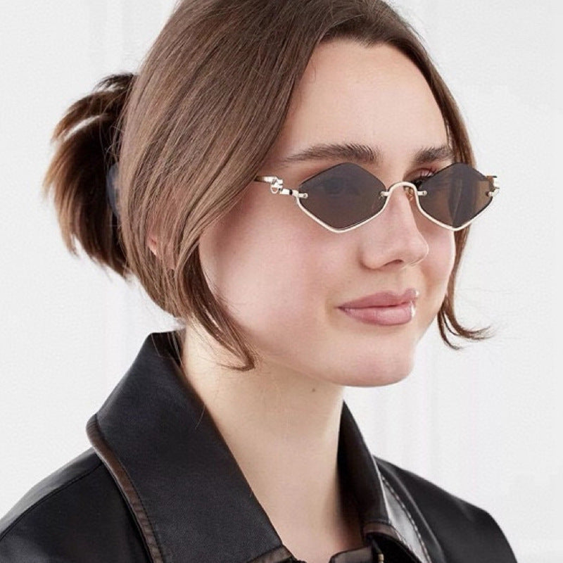 Ladies sunglasses in an elegant, geometric design Stornfield