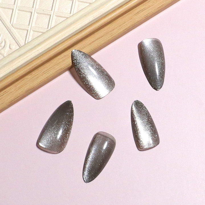 Glamorous Shimmering Press-On Nail Tips Stornfield