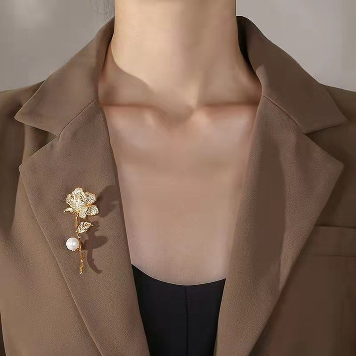 Elegant Brooch in Flower Shape with Rhinestones and Pearl Stornfield