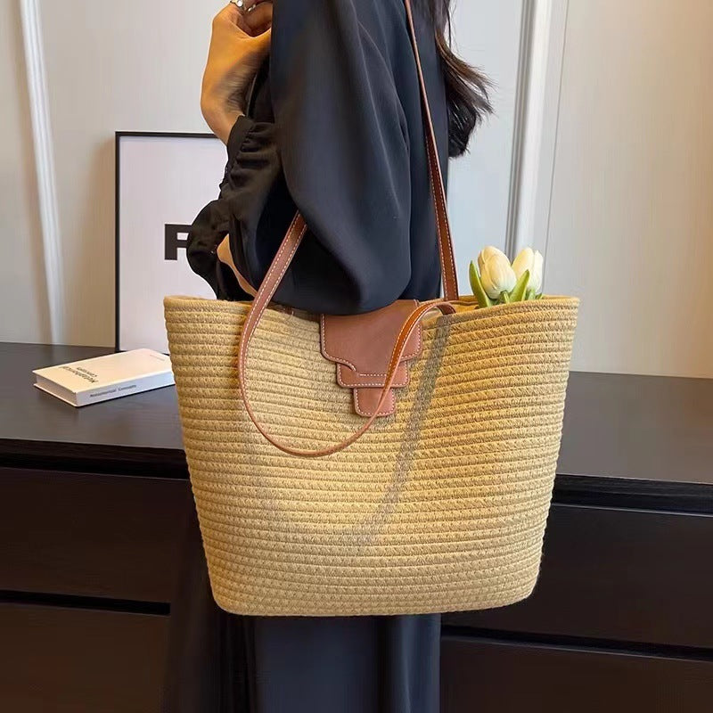 Large shoulder bag made of woven natural material Stornfield