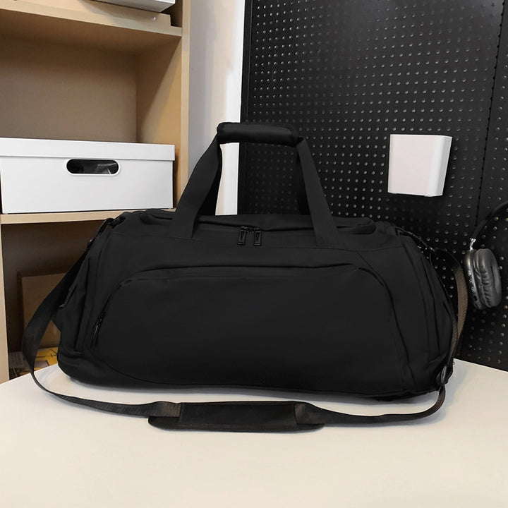 Sporty travel bag with many compartments Stornfield