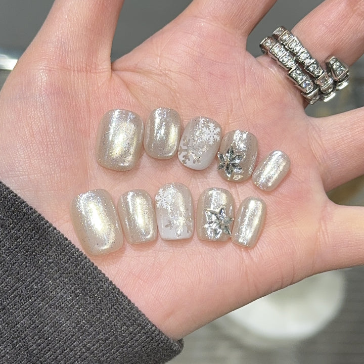 Artificial nails with festive snowflake design Stornfield