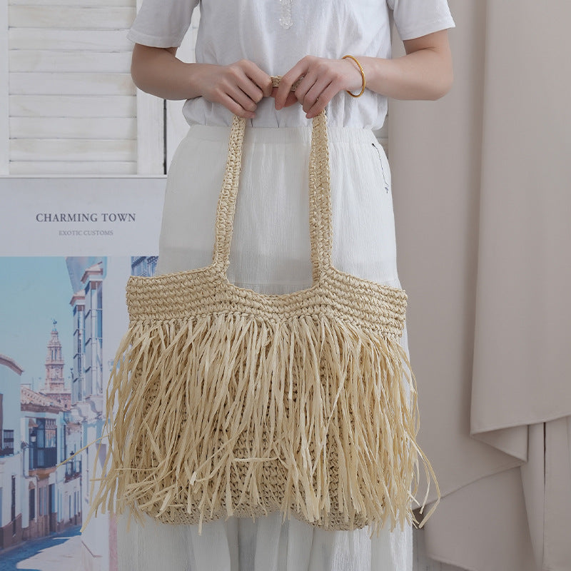 Trendy raffia bag with fringed details Stornfield