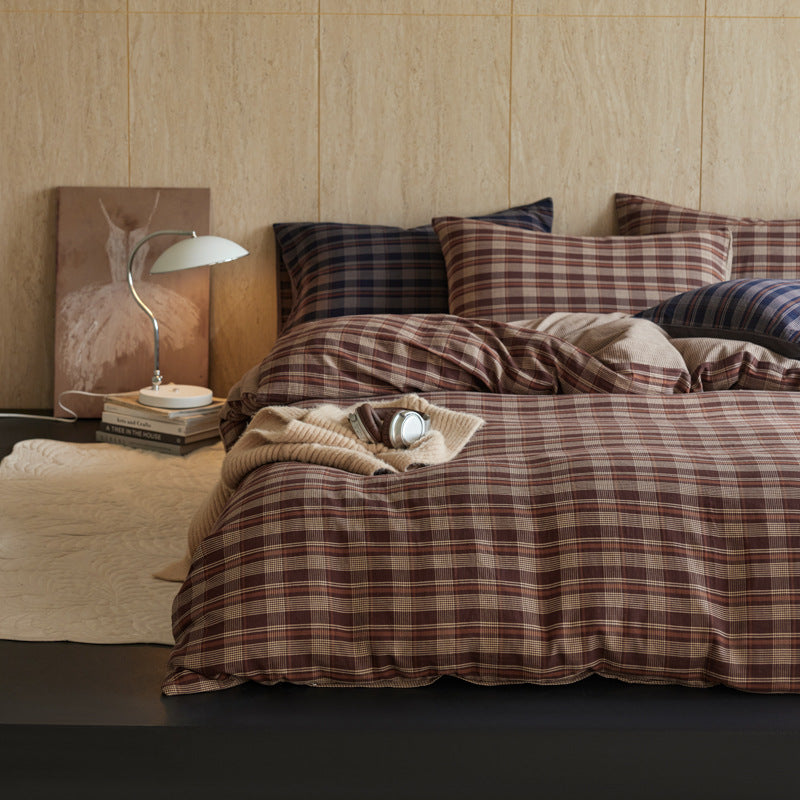 Combed cotton bedding set in check pattern with soft percale quality