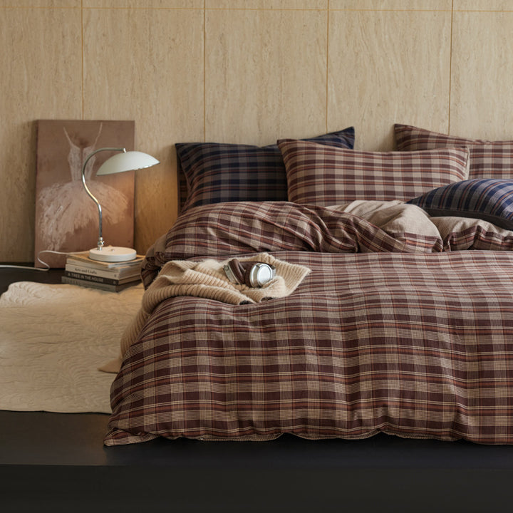 Combed cotton bedding set in check pattern with soft percale quality