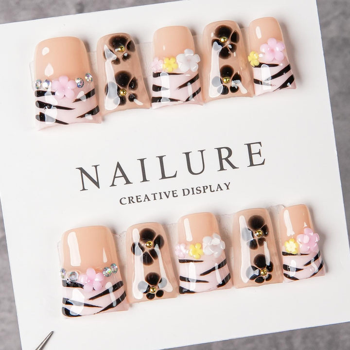 Artistic Decorative Press-On Nail Set