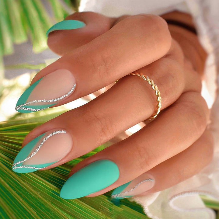 Artistic Press-On Nail Set with Elegant Silver Detailing Stornfield