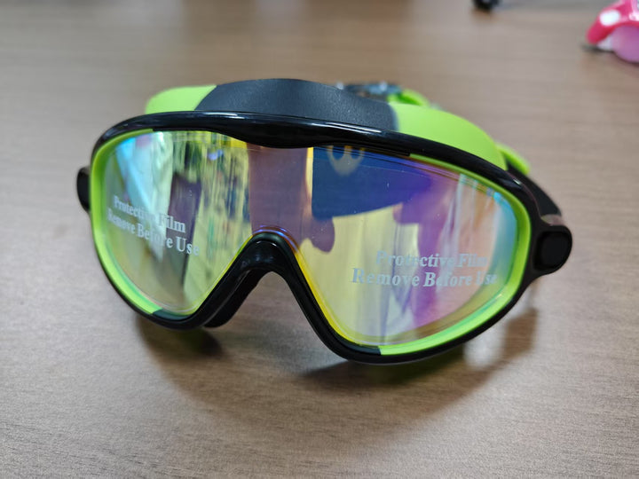 Swimming mask with wide field of vision and UV protection Stornfield