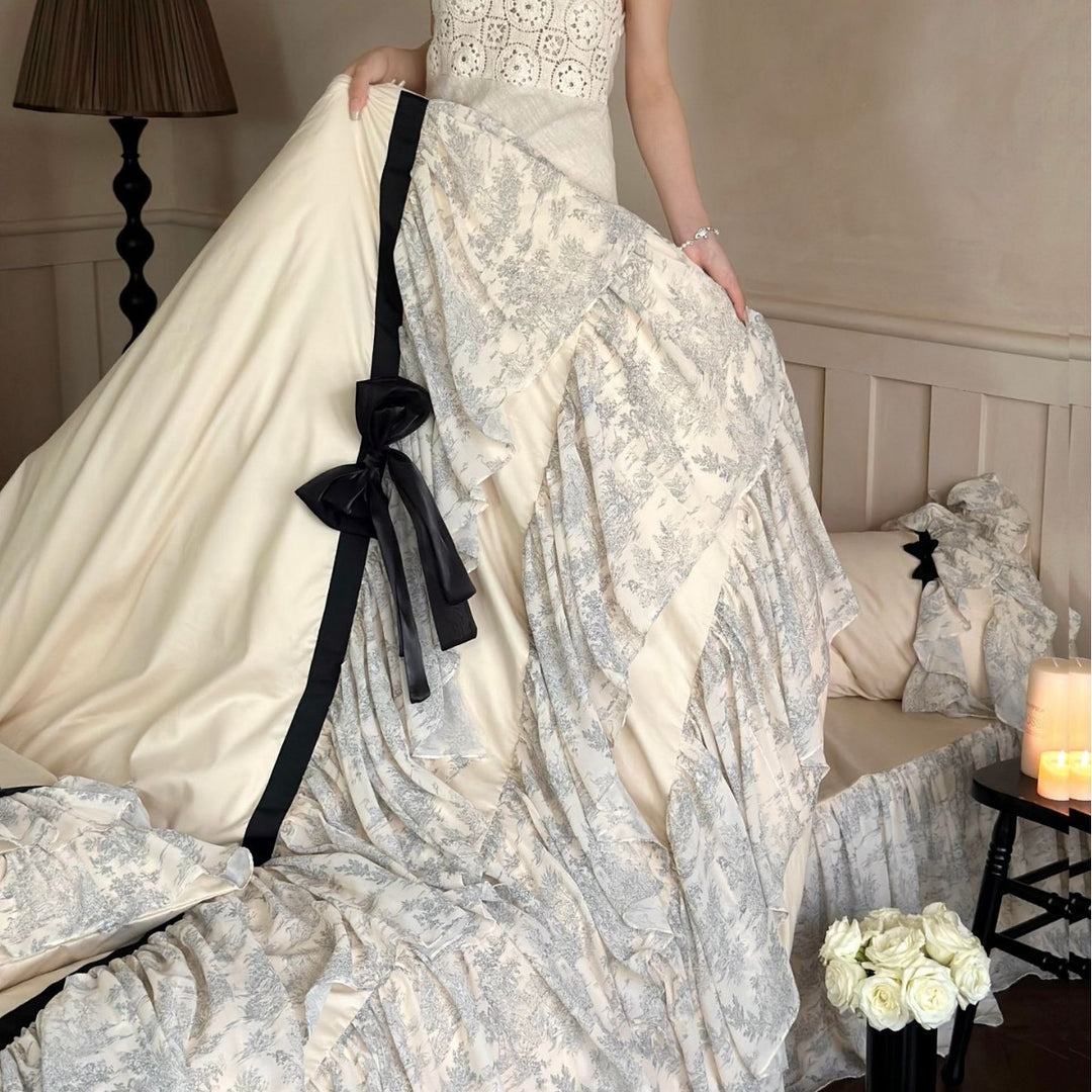 Romantic bedding set with frills, ruffles and bow decoration