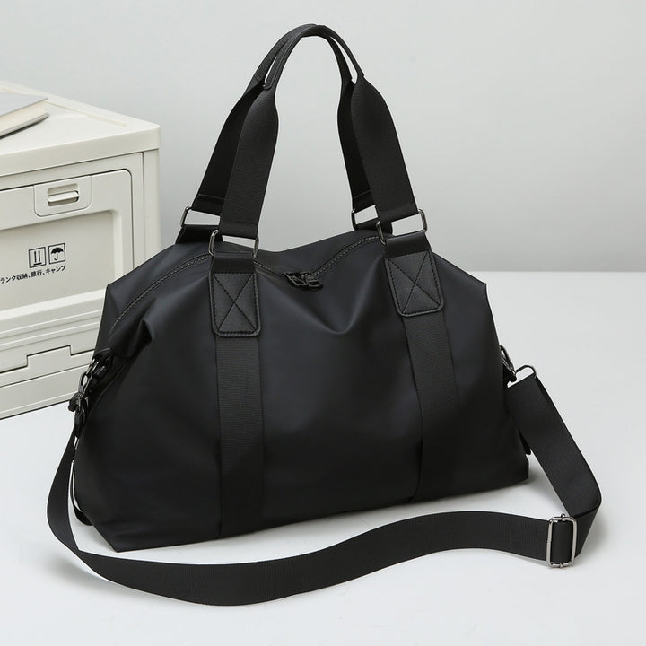 Sporty travel bag with water-repellent properties and ergonomic carrying handles Stornfield