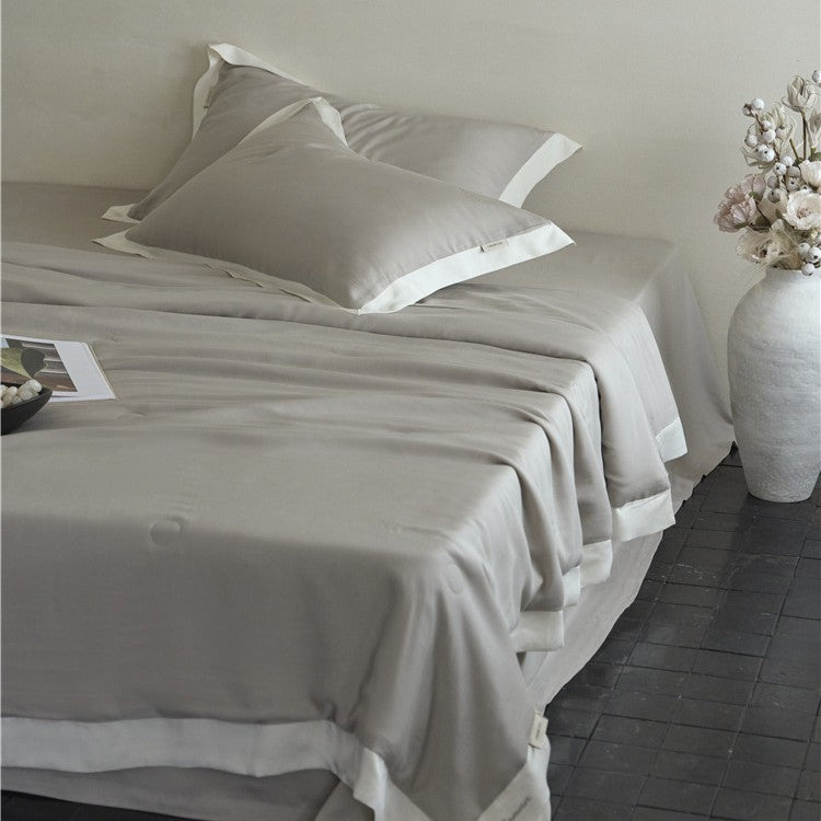 Elegant satin bedding set with silky touch, contrasting border and concealed closure