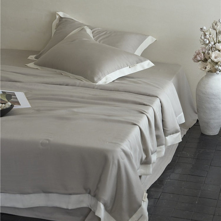 Elegant satin bedding set with silky touch, contrasting border and concealed closure