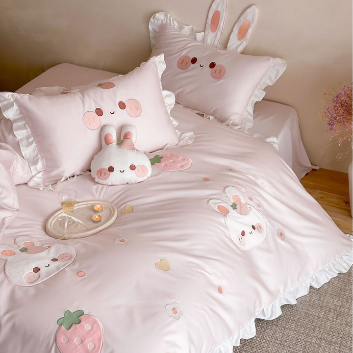 Children's bedding set with cute bunny appliqués