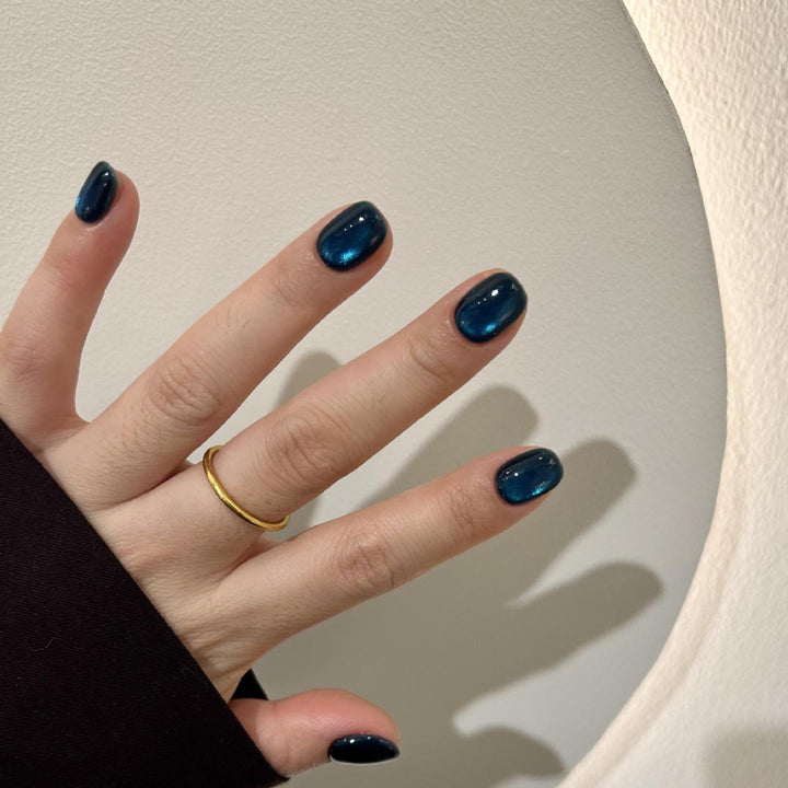 Artificial Nail Tips in Fashionable Shimmer Look Stornfield