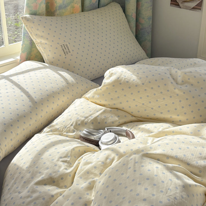 Dotted bedding set made of soft cotton satin with pillow and duvet cover