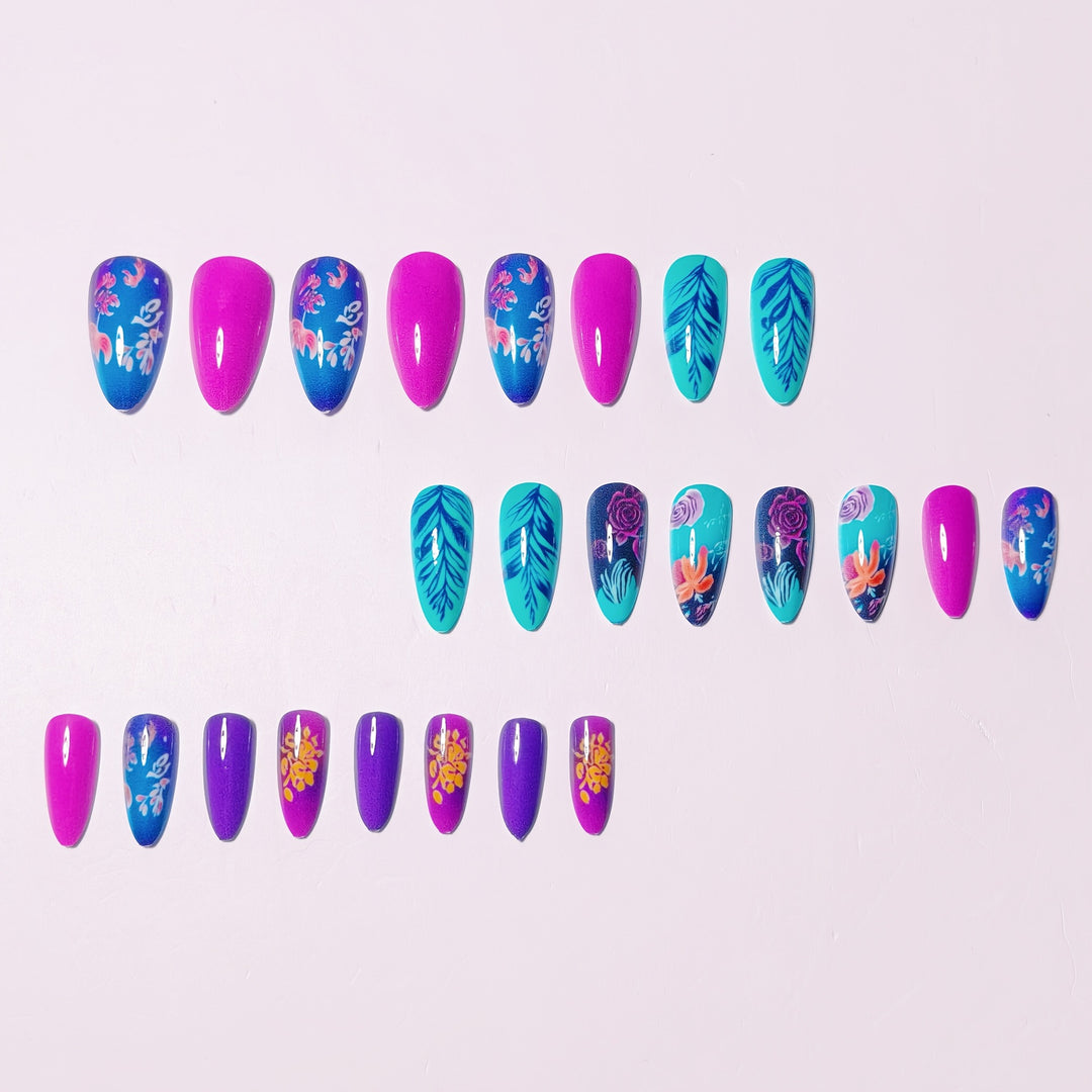 Artificial nails with floral designs Stornfield