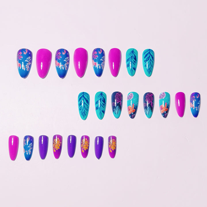 Artificial nails with floral designs Stornfield