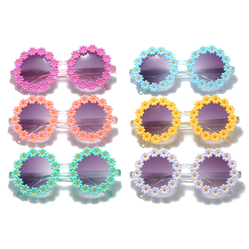 Women stylish sunglasses with floral applications Stornfield