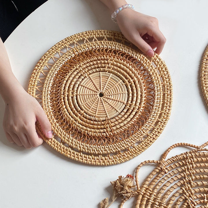 Ladies Elegant handcrafted rattan underlay Stornfield