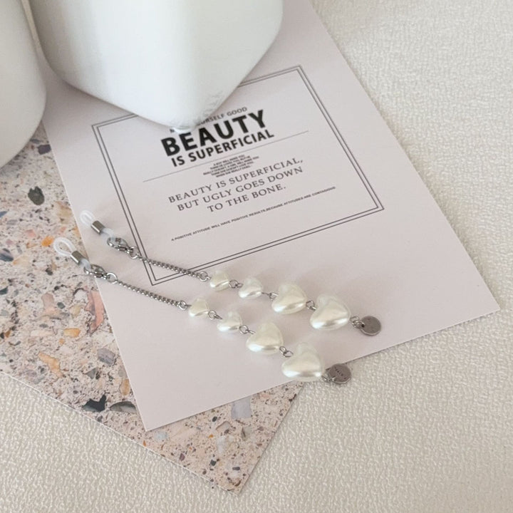 Heart-Shaped Pearl Accented Eyewear Chain Stornfield