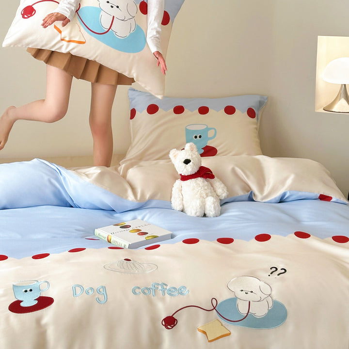 Reversible cotton bedding set with cute dog motif and polka dot border