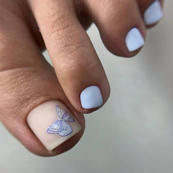 Nail set with shimmering holographic design Stornfield