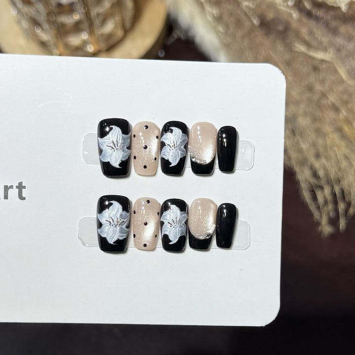 Decorative Floral Press-On Nails Stornfield