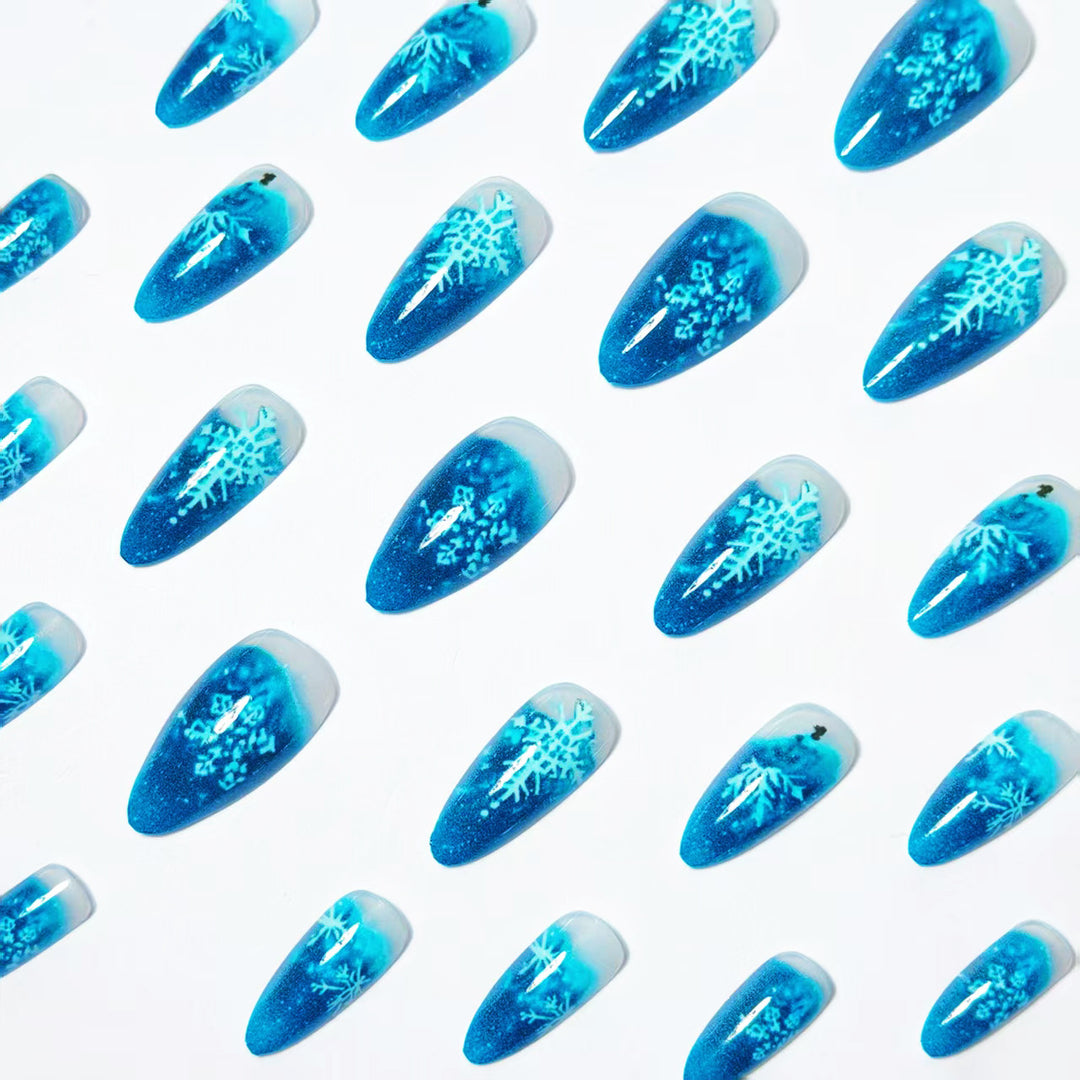 Clear nail design with glitter and snowflake motif Stornfield