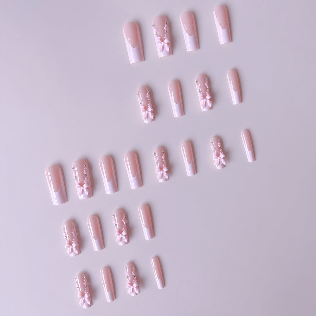 Nail set with elegant 3D flower and pearl decorations Stornfield