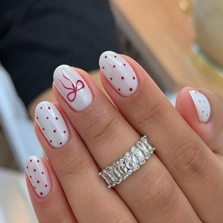 Artificial nail set with delicate dots and bow pattern Stornfield