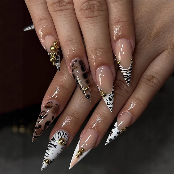 Artificial nails with floral 3D applications Stornfield