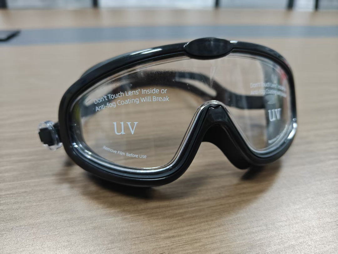 Swimming mask with wide field of vision and UV protection Stornfield