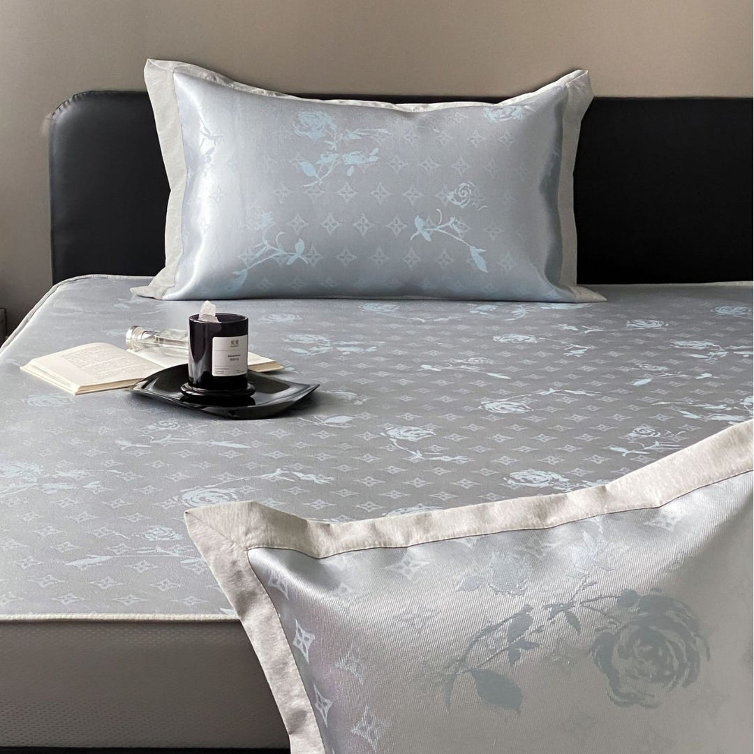 Quilted mattress topper with jacquard pattern and non-slip base