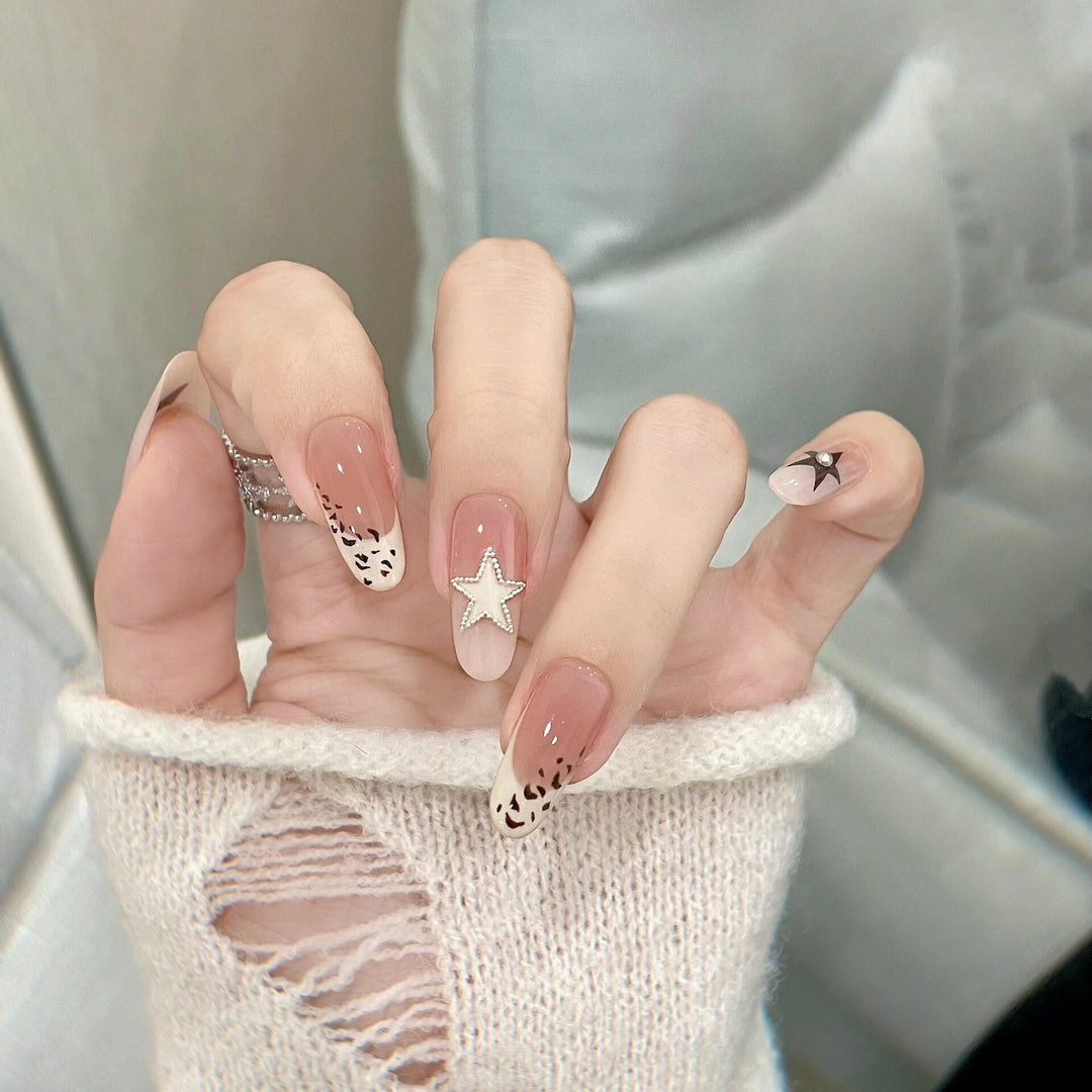 Artificial Nail Design with Festive Star Motif Stornfield