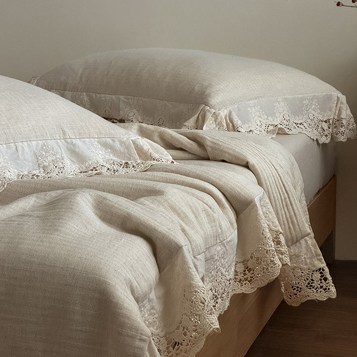 Bedding set made of linen-cotton blend with crocheted lace border