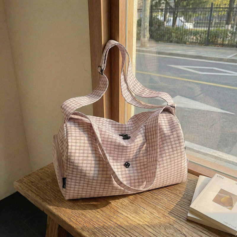 Women’s sporty and stylish travel bag Stornfield