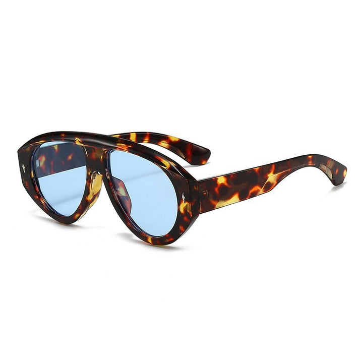 Women's modern fashion sunglasses in futuristic design Stornfield