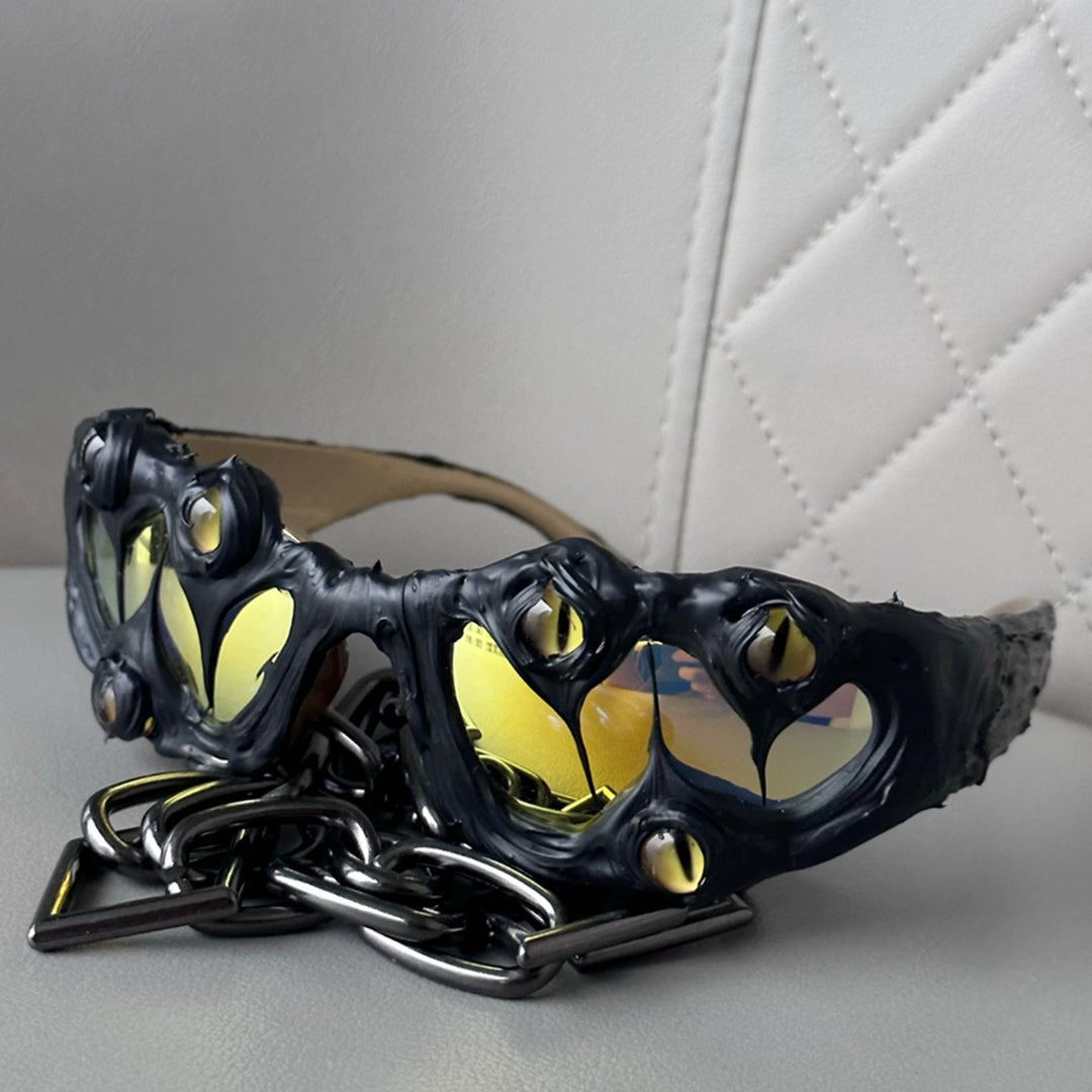 Ladies extravagant sunglasses with unique frame and eye-catching detail Stornfield