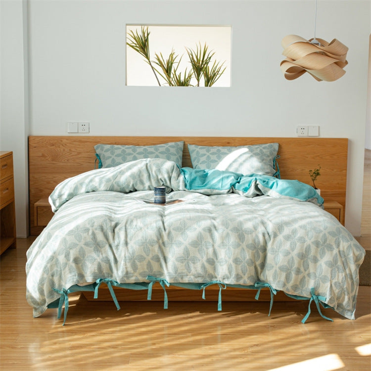 Reversible cotton percale duvet cover set with ties and geometric all-over print