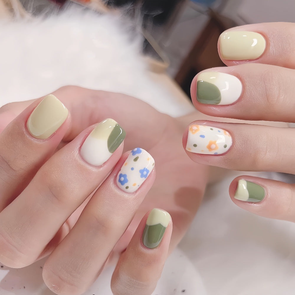 Artificial Nail Set with Playful Flower Patterns Stornfield