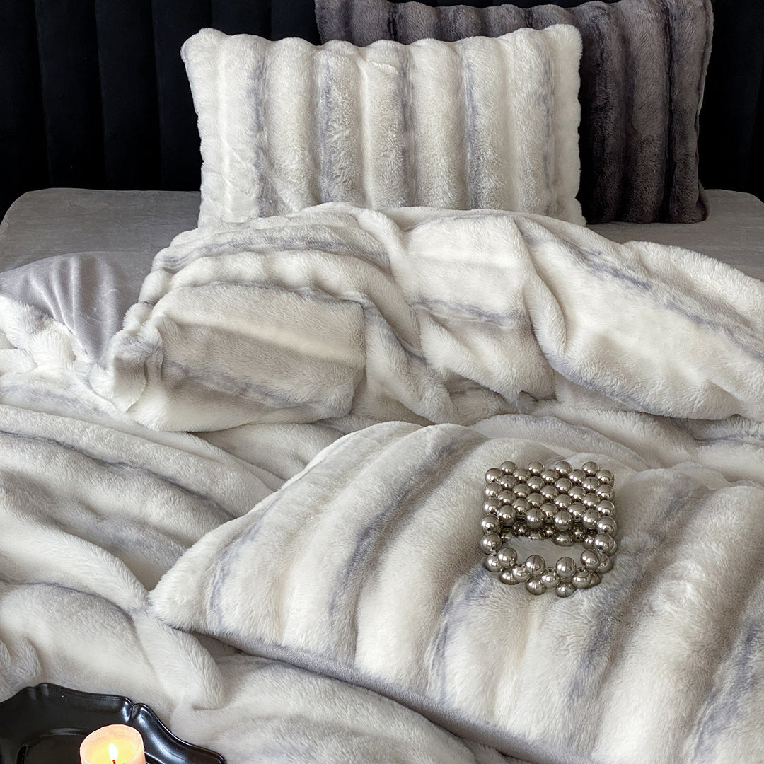High-pile cuddle duvet cover set made of faux fur with fine striped texture