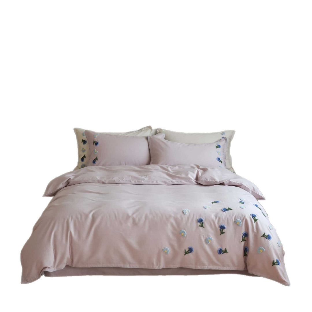 Hand-Embroidered Blue Daisy Cotton-Sateen Duvet Cover Set with Scalloped Trim and Matching Pillow Shams