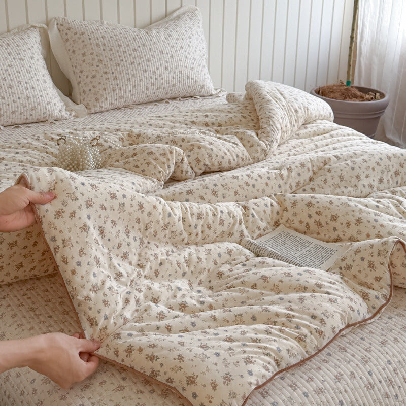 Quilted Cotton-Blend Light Comforter with Botanical Micro-Print and Contrast Piped Edge